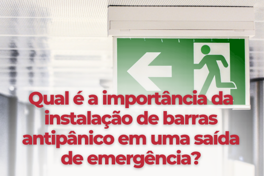Qual é a importância da instalação de barras antipânico em uma saída de emergência?